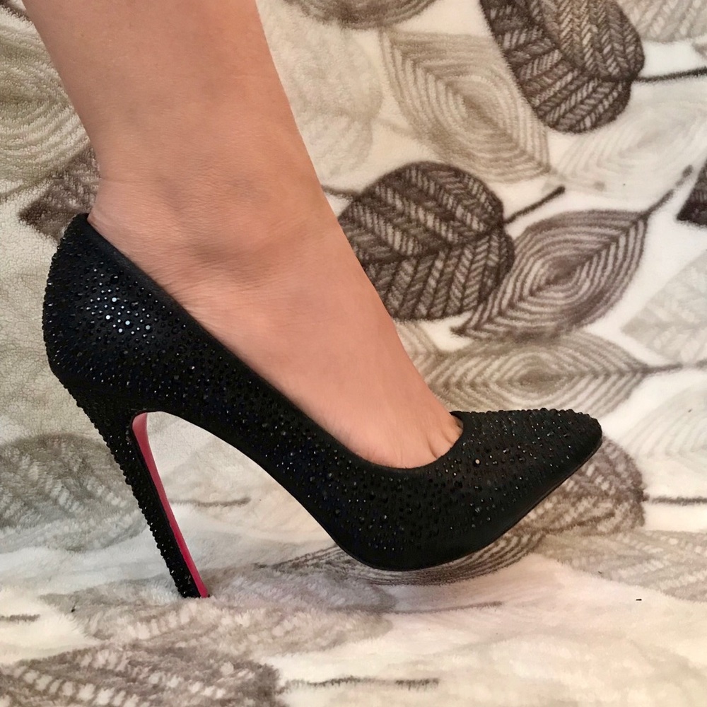 Black rhinestone pointed toe pump